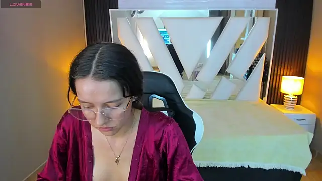 Linda4Petite's cam snapshot