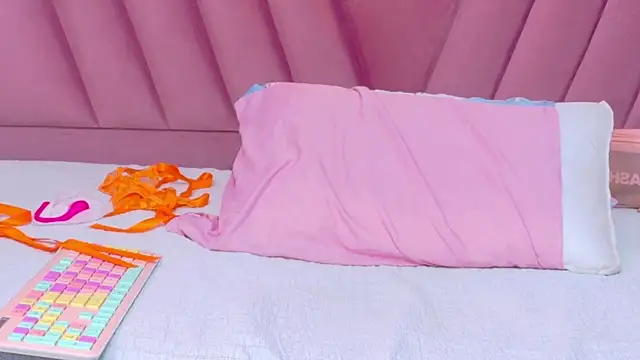 Beautifulskinny18's cam snapshot