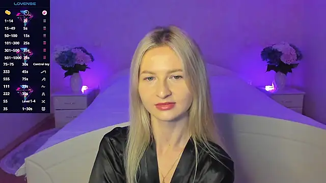 Julie_Blaze's cam snapshot