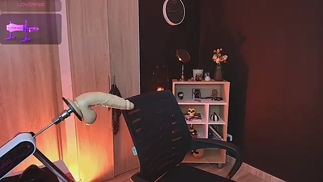 _WednesdayFriday_'s cam snapshot