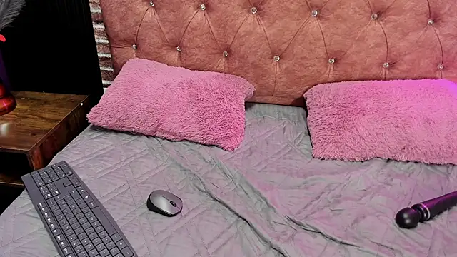 sofi_mm1's cam snapshot