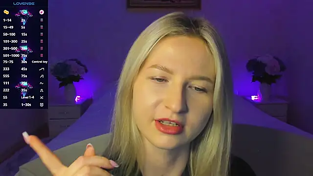 Julie_Blaze's cam snapshot