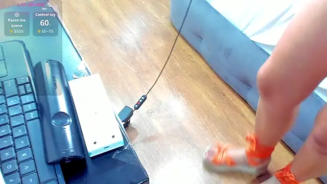 ArianaRosee_'s cam snapshot