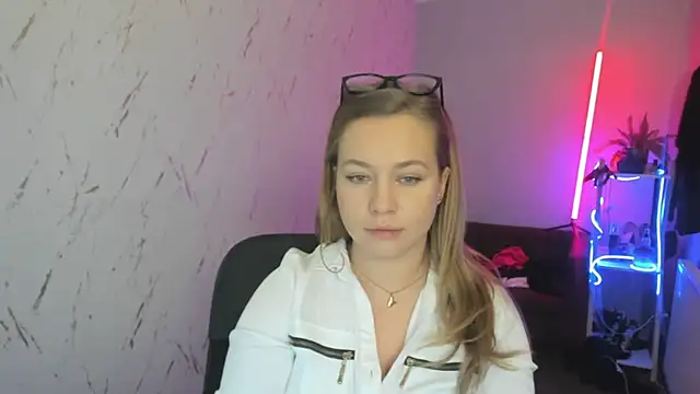 holly_xglam's cam snapshot