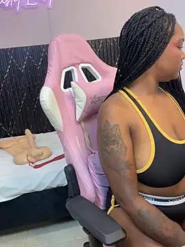 chanel_brunette's cam snapshot