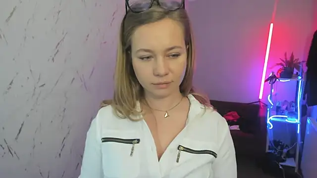 holly_xglam's cam snapshot