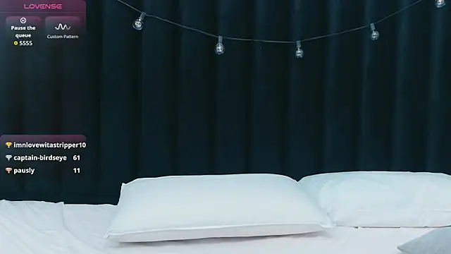 hornybarelylegalgirl's cam snapshot