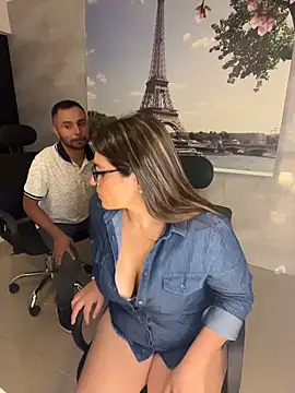 RosaliaVicky's cam snapshot