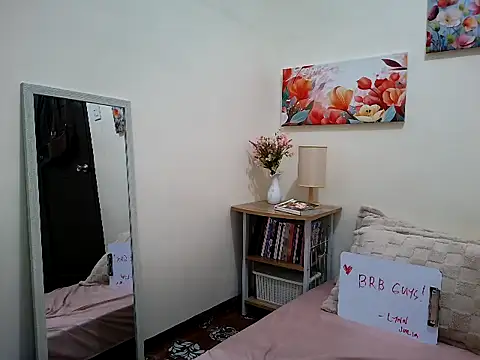 Lynn_Julia's cam snapshot