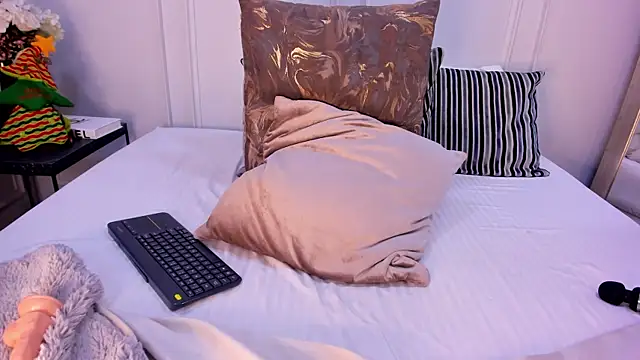 CharlotteBrownn_'s cam snapshot