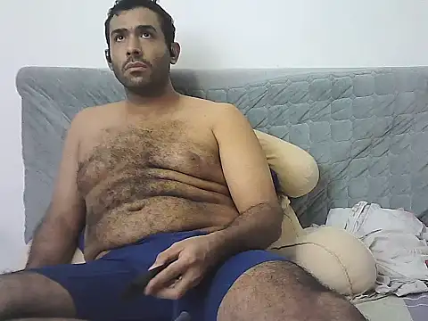 AlphaLatinoBear live sex cam