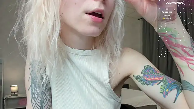 tattoo_art_baby's cam snapshot