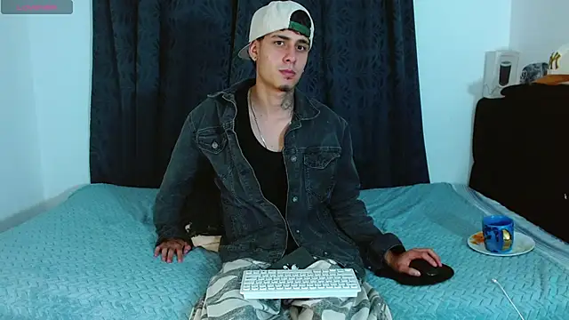 Bastiaan_28 live sex cam