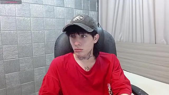 Iantwink18 live sex cam