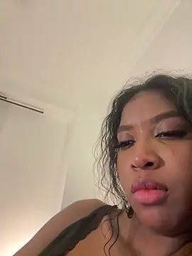 IamCrystal2 live sex cam