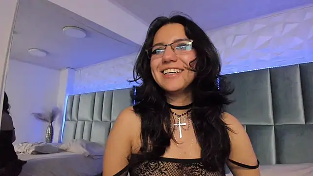 HollyPeach live sex cam