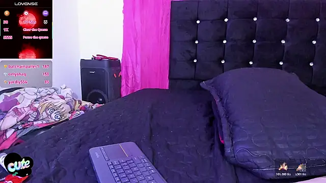 cutenaked_8's cam snapshot