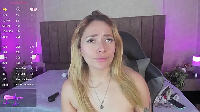 LanaMills_'s cam snapshot