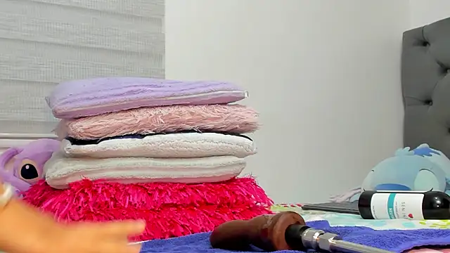 Elizabeth_18_'s cam snapshot