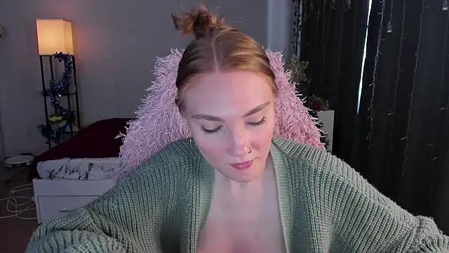 ReddHotPipper's cam snapshot