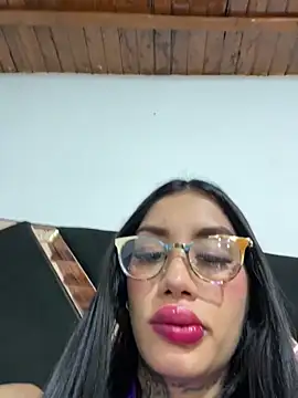 Zaratattoox live sex cam