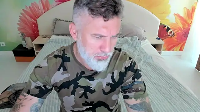 BlowMyXXL live sex cam