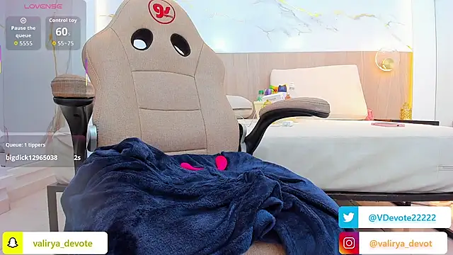 valirya_devote live sex cam