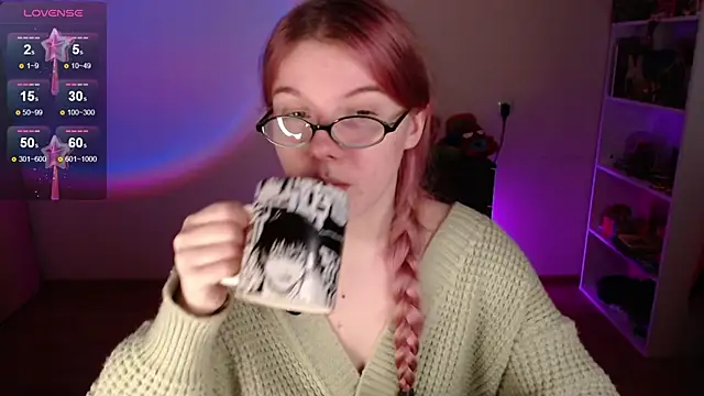 Strawberry_juli live sex cam