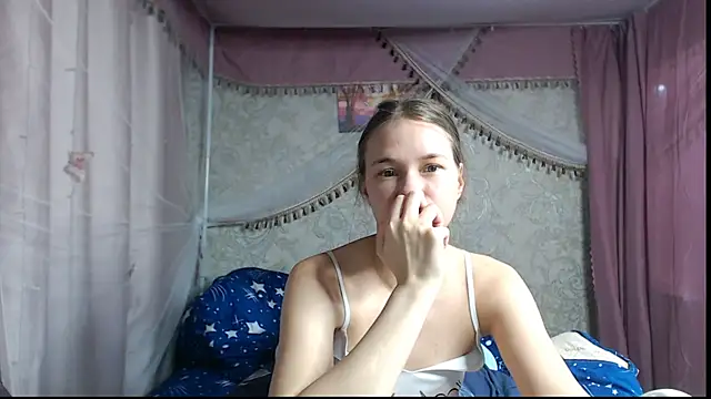 leila_bambi_'s cam snapshot