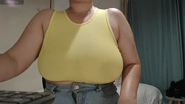 MommyHelpsmee live sex cam