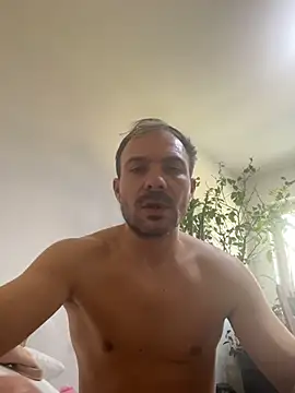 Adventurehotman live sex cam