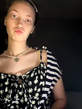 Holy_Poly's cam snapshot