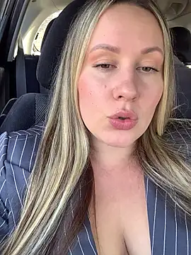 Mona_Plus's cam snapshot