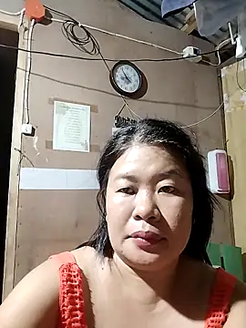 Lovelywoman43 live sex cam