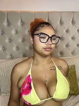 Eloisa_cleavage_'s cam snapshot