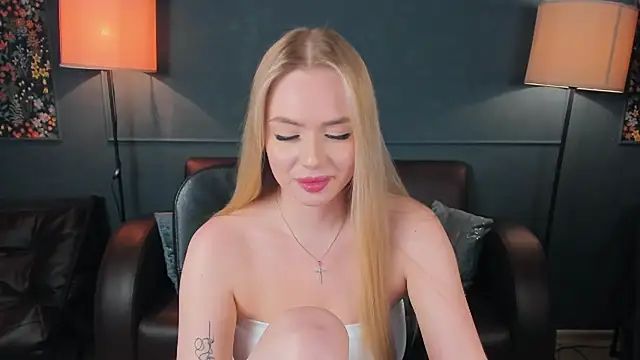 AvroraGoldie's cam snapshot