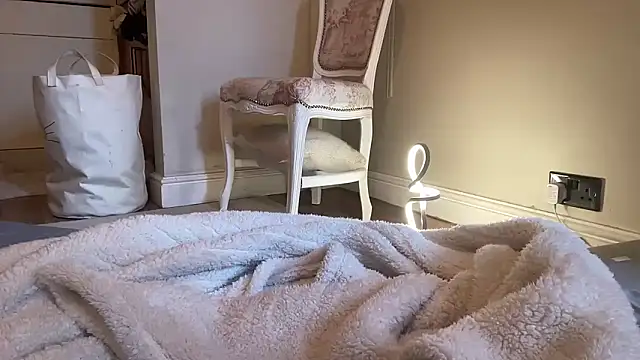 ijustturned18today's cam snapshot