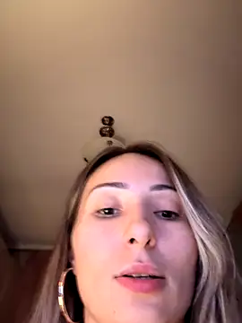 LetsFunKARINA live sex cam