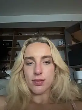 BlondeBombshellAmelia's cam snapshot