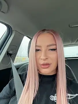 MissLarra live sex cam