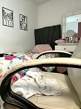 horny_roomiess live sex cam