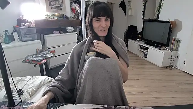 CeriseLapine live sex cam