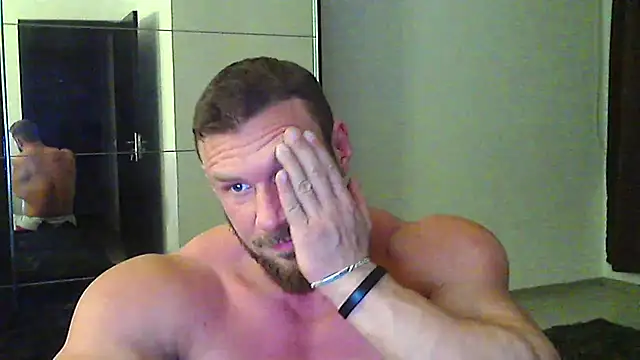 muscularkevin live sex cam