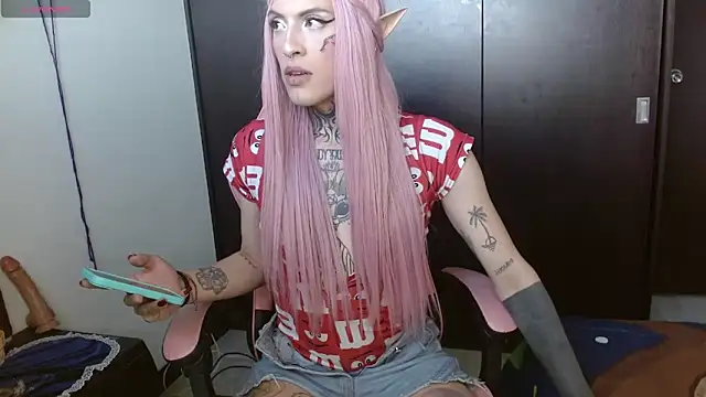 charlotbelucci_'s cam snapshot