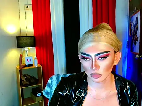 HOLLYWOOD_QUEEN_88's cam snapshot