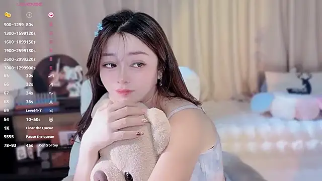 Yiluo95 live sex cam