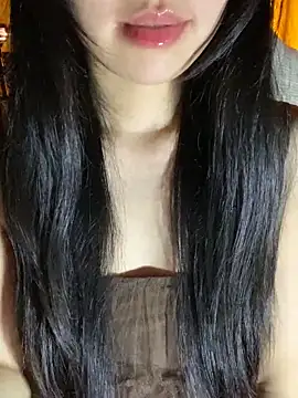 Uyennii02 live sex cam