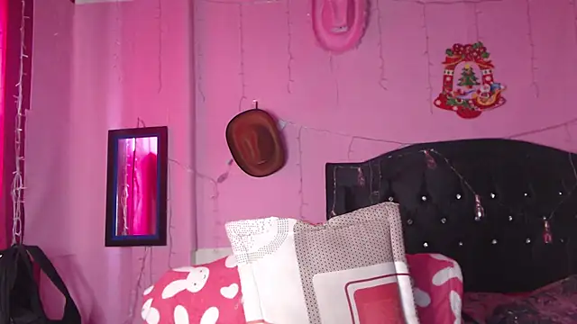 NikkiRous_'s cam snapshot