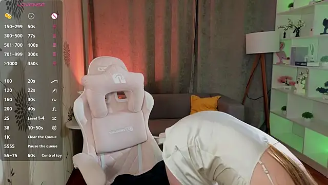 Lovella_Lips's cam snapshot