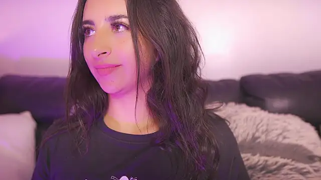 Enola_Holmes_'s cam snapshot